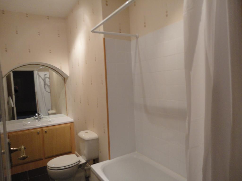 St Leonard'S Self Catering Apartment Largs Room photo