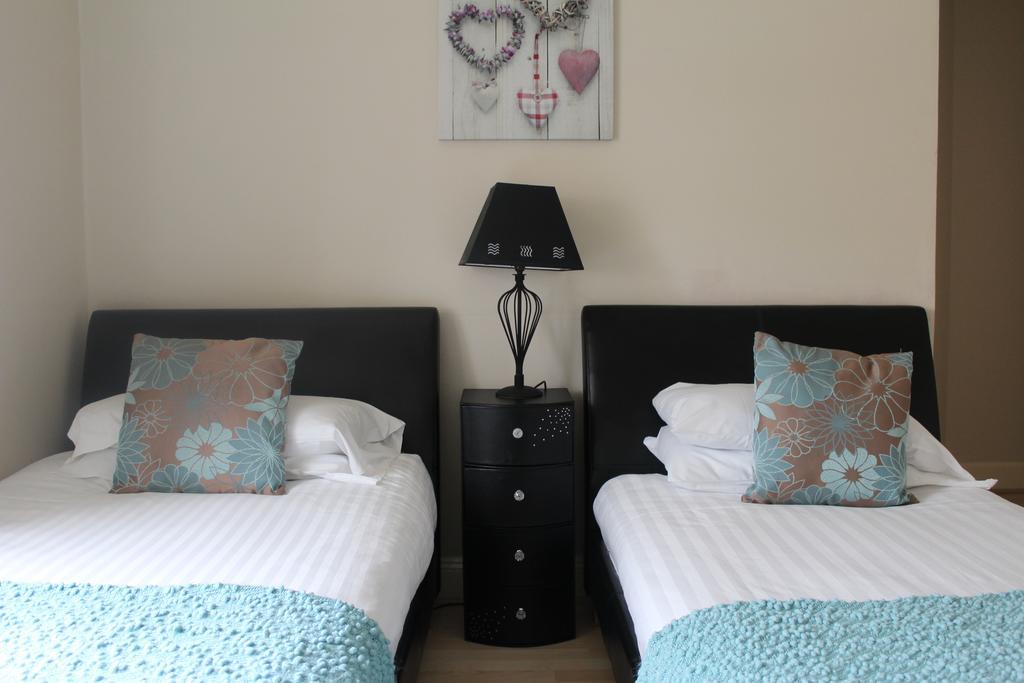 St Leonard'S Self Catering Apartment Largs Room photo