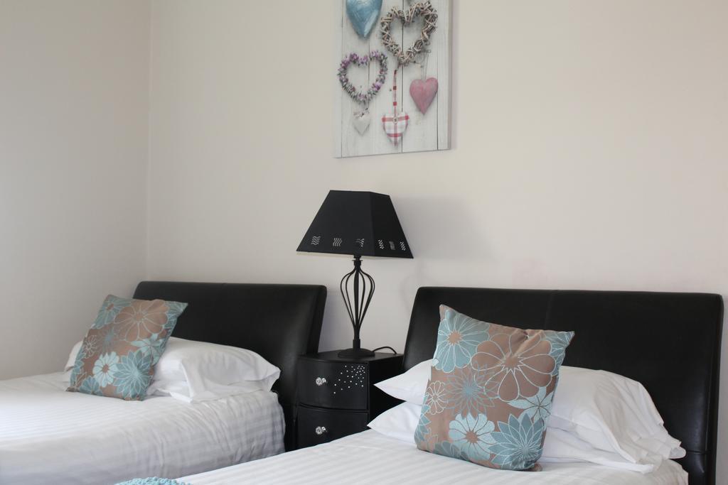 St Leonard'S Self Catering Apartment Largs Room photo